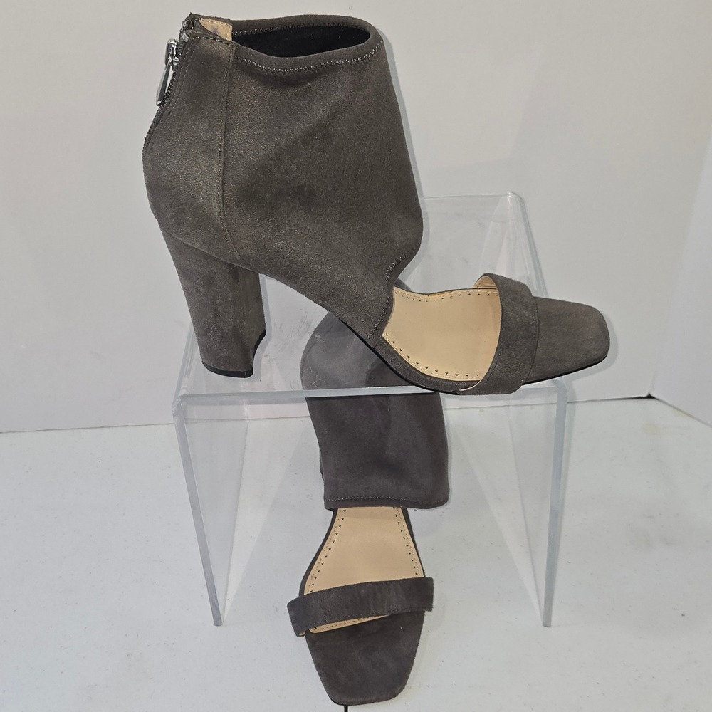 Adrienne Vittadini Geraldine Grey Faux Suede Block Heel Sandals Size 8.5M